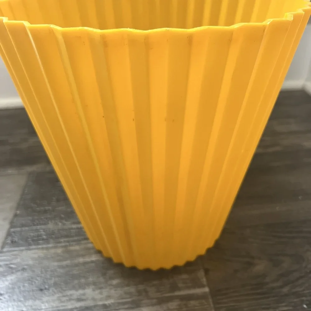 Vtg 1960s Fesco‎  Plastic Waste Paper Basket  #4836 Rare MCM Yellow